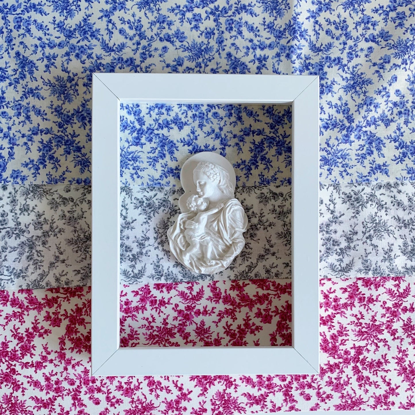 Enredadera azul, gris y rosa
